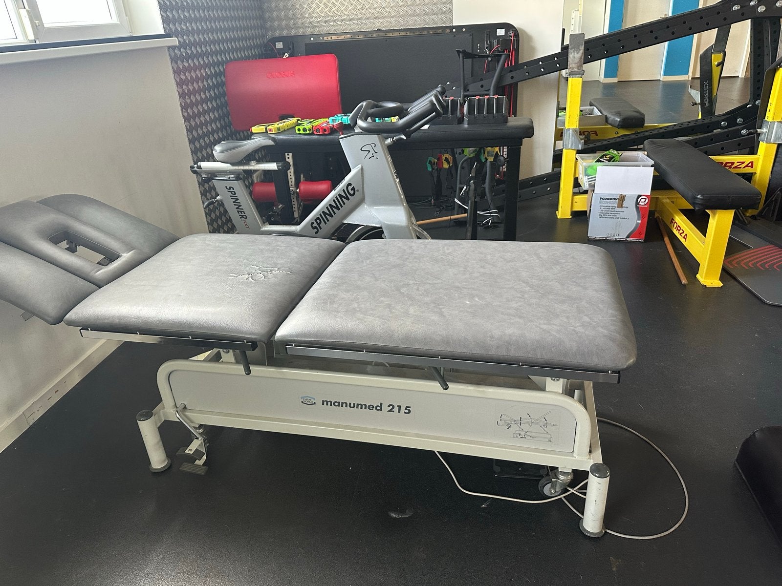 Manumed 215 Massagetafel - Elektrisch Verstelbaar, Sport en Fitness, Massageproducten, Ophalen, Gebruikt, Massagetafel