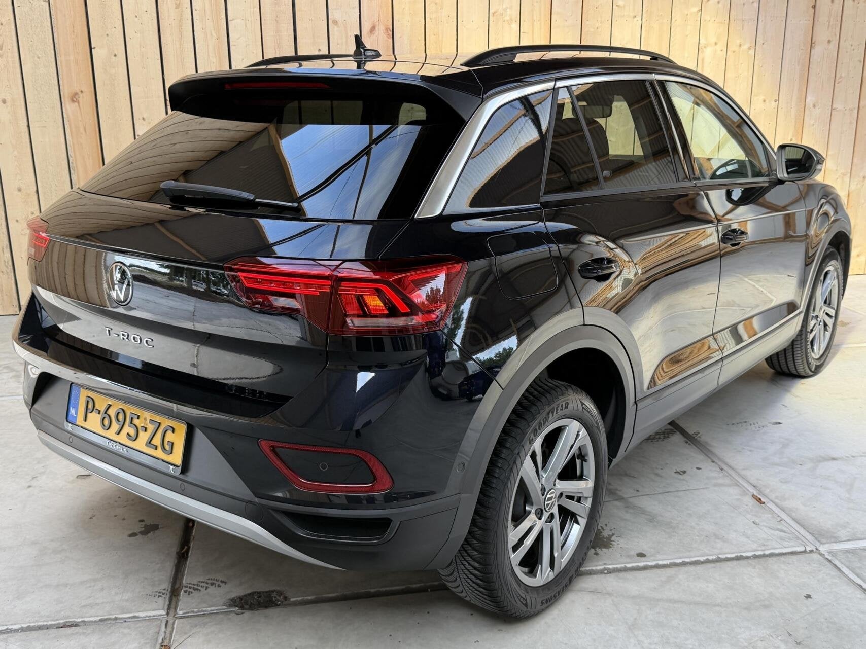 Volkswagen T-Roc 1.0 TSI Life 75 Edition Apple CarPlay/Andro, Auto's, Voorwielaandrijving, Gebruikt, Euro 6, Zwart