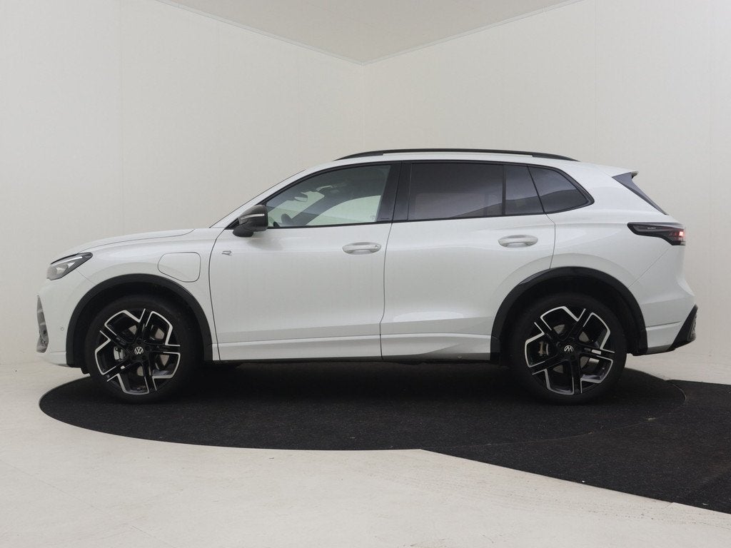Volkswagen Tiguan 1.5 eHybrid R-Line 272pk, Auto's, Volkswagen, 12 maanden, Euro 6, 4 cilinders, Leder en Stof