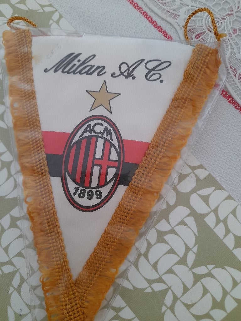 voetbal vaantje  milan, Ophalen of Verzenden, Zo goed als nieuw, Buitenlandse clubs, Vaantje of Sjaal