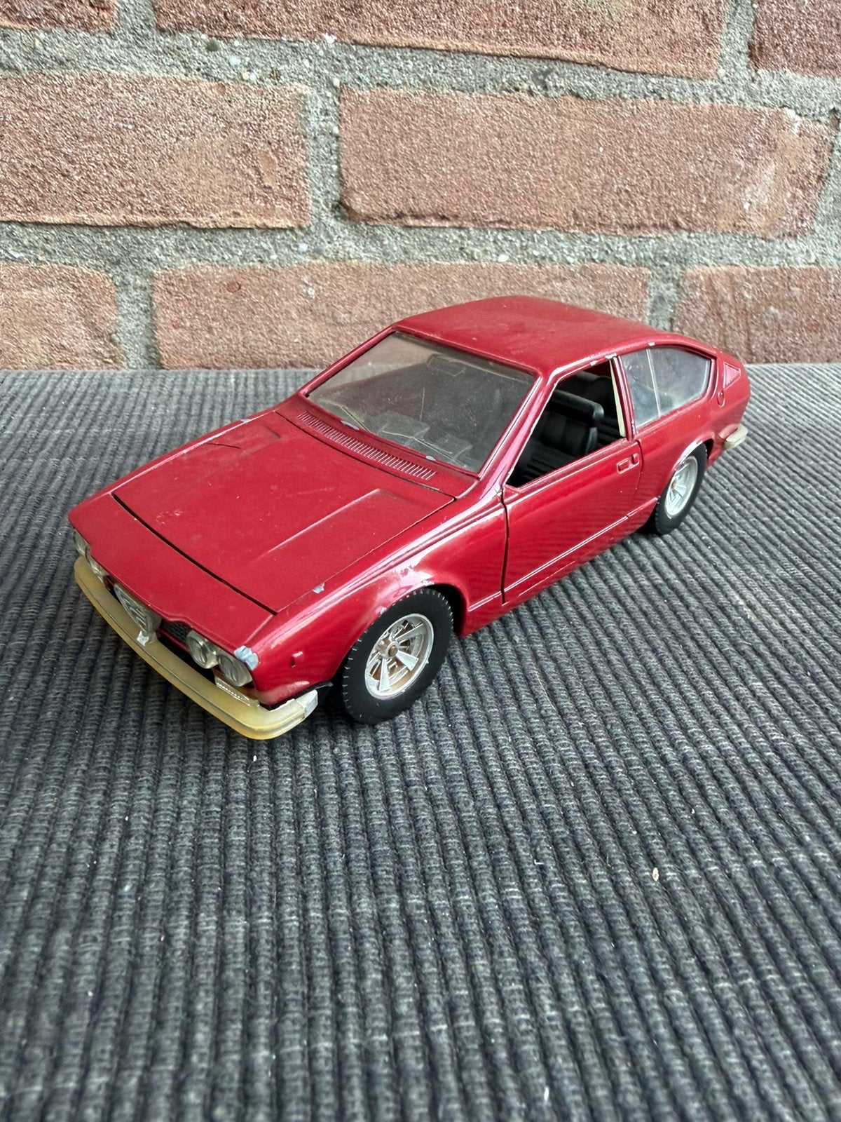 1:24 Bburago Alfa Romeo Alfetta GT, Hobby en Vrije tijd, Modelauto's | 1:24, Ophalen of Verzenden, Gebruikt, Auto, Bburago