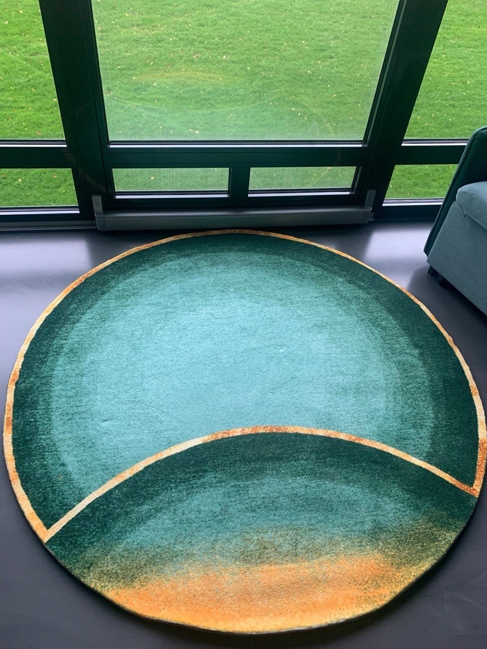 Rond vloerkleed met abstract patroon, groen/oranje, Huis en Inrichting, Ophalen, 100 tot 150 cm, Rond, Nieuw