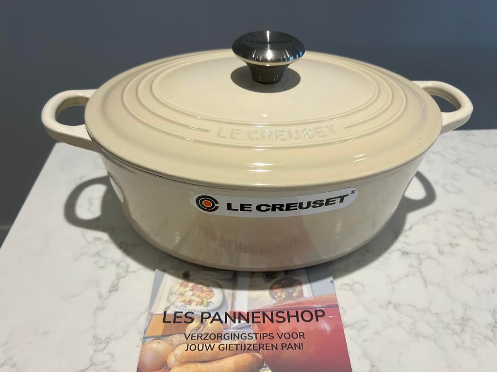 Nieuwe Le Creuset ovale braadpan 29 cm Meringue, Gietijzer, Nieuw, Ophalen of Verzenden, Keramische plaat