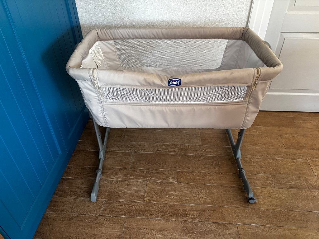 Co-sleeper merk Chicco (next to me essential), Kinderen en Baby's, Babywiegjes en Ledikanten, Ophalen, Zo goed als nieuw, Wieg