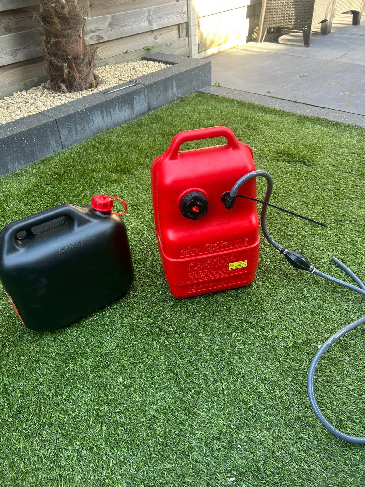 Bezine tank met jerry can en aanstuiting slang, Ophalen, Zo goed als nieuw, Motor en Techniek, Zeilboot of Motorboot