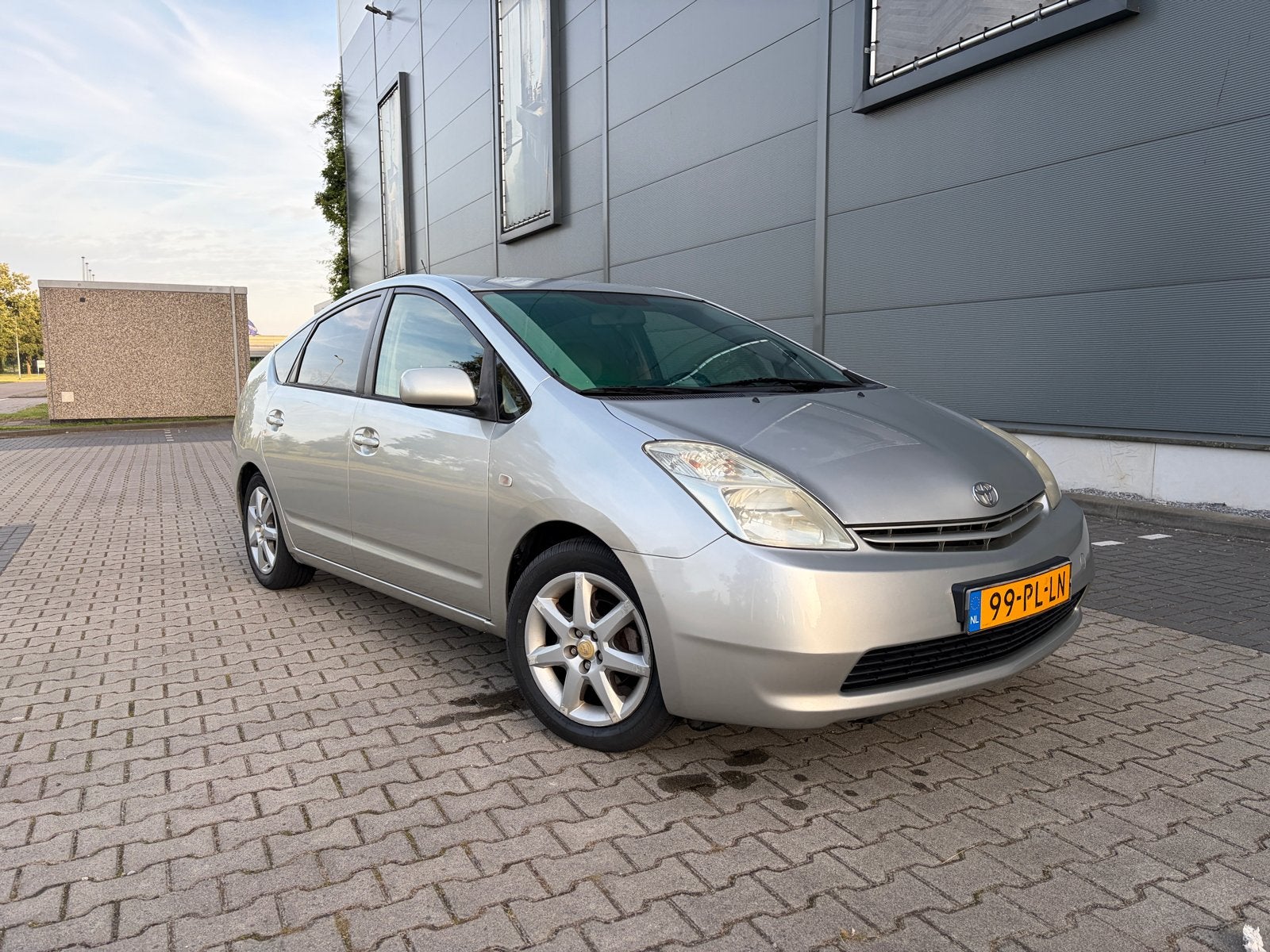 Toyota Prius 1.5 HSD 2004 Grijs, Auto's, 1497 cc, 4 cilinders, 23 km/l, Origineel Nederlands