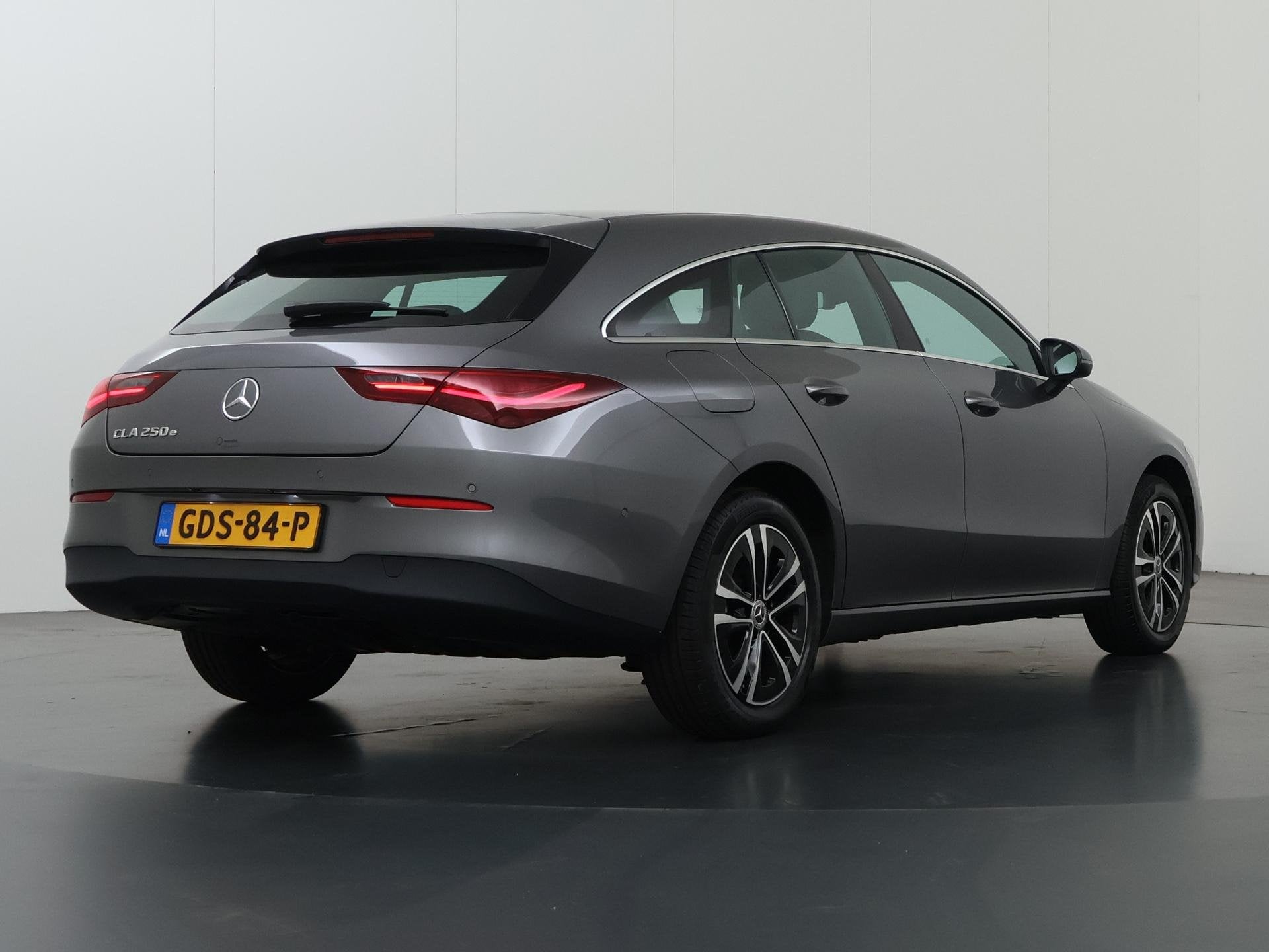 Mercedes-Benz CLA-klasse Shooting Brake 250 e Star Edition |, Gebruikt, 4 cilinders, 16 kWh, Leder en Stof