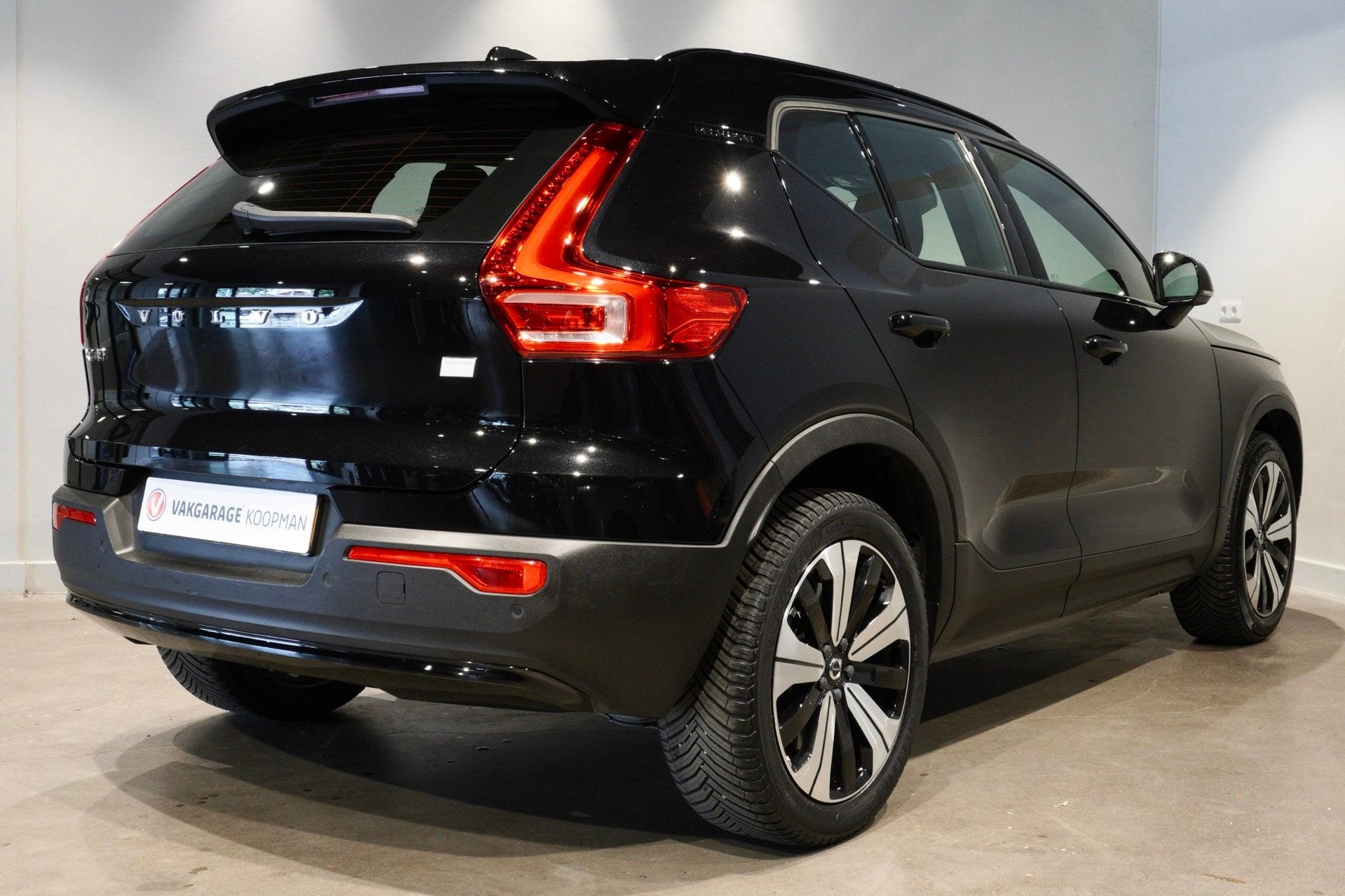 Volvo XC40 Recharge Core 70 kWh SOH 98%, Auto's, Dealer onderhouden, Stof, Gebruikt, Zwart