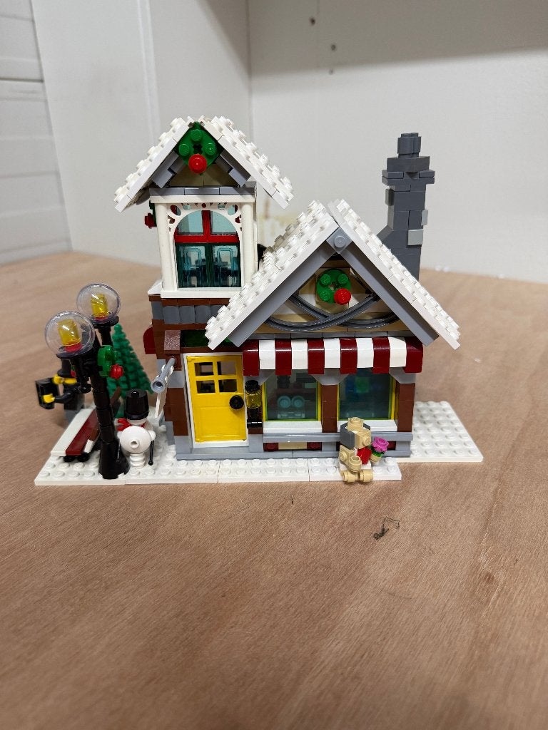 LEGO Winter Speelgoedwinkel 10249 | Creator Expert, Kinderen en Baby's, Speelgoed | Duplo en Lego, Gebruikt, Lego, Community@lego.com