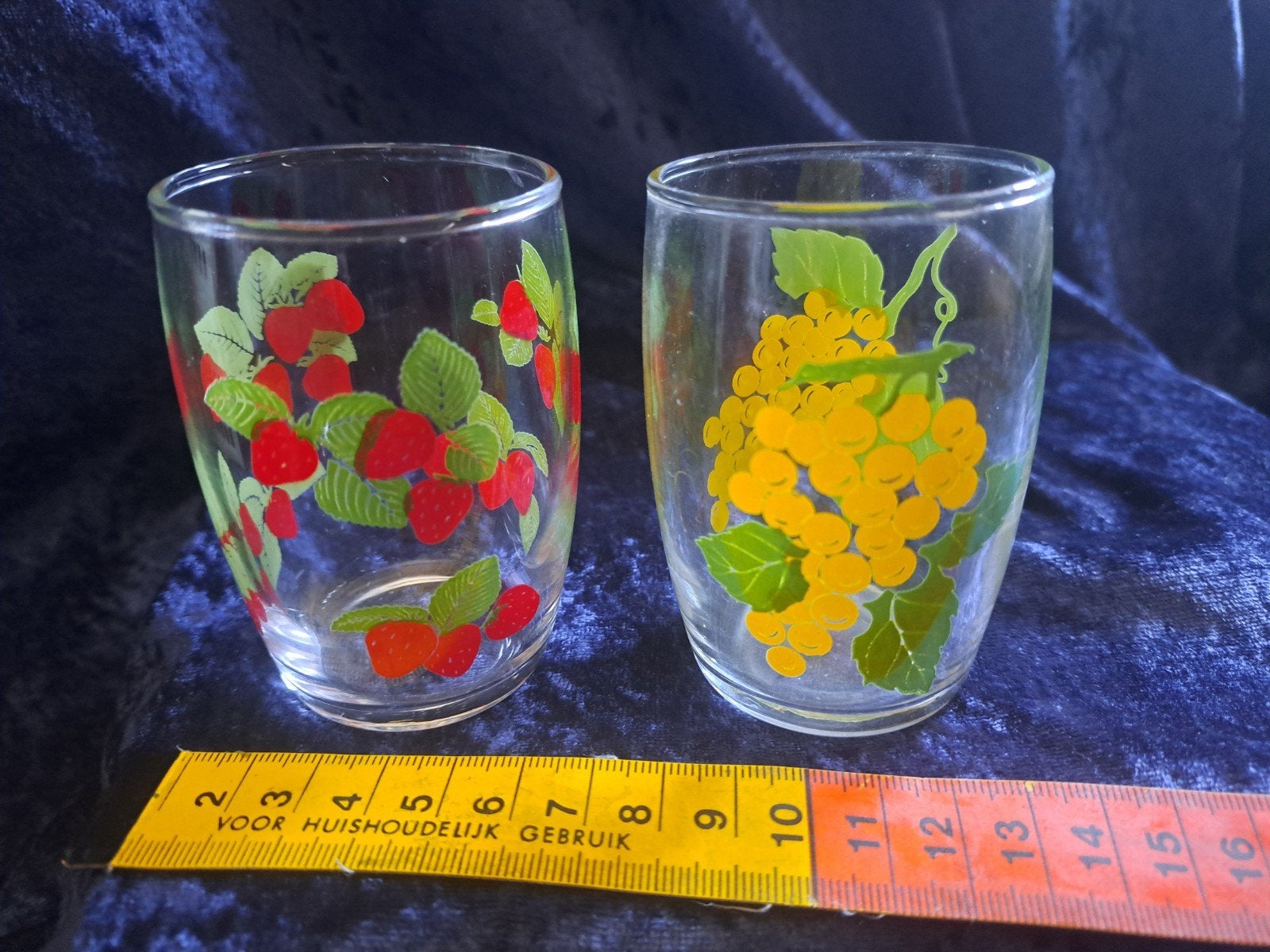 Vintage glaasjes met fruitprint - aardbeien en druiven, Ophalen of Verzenden