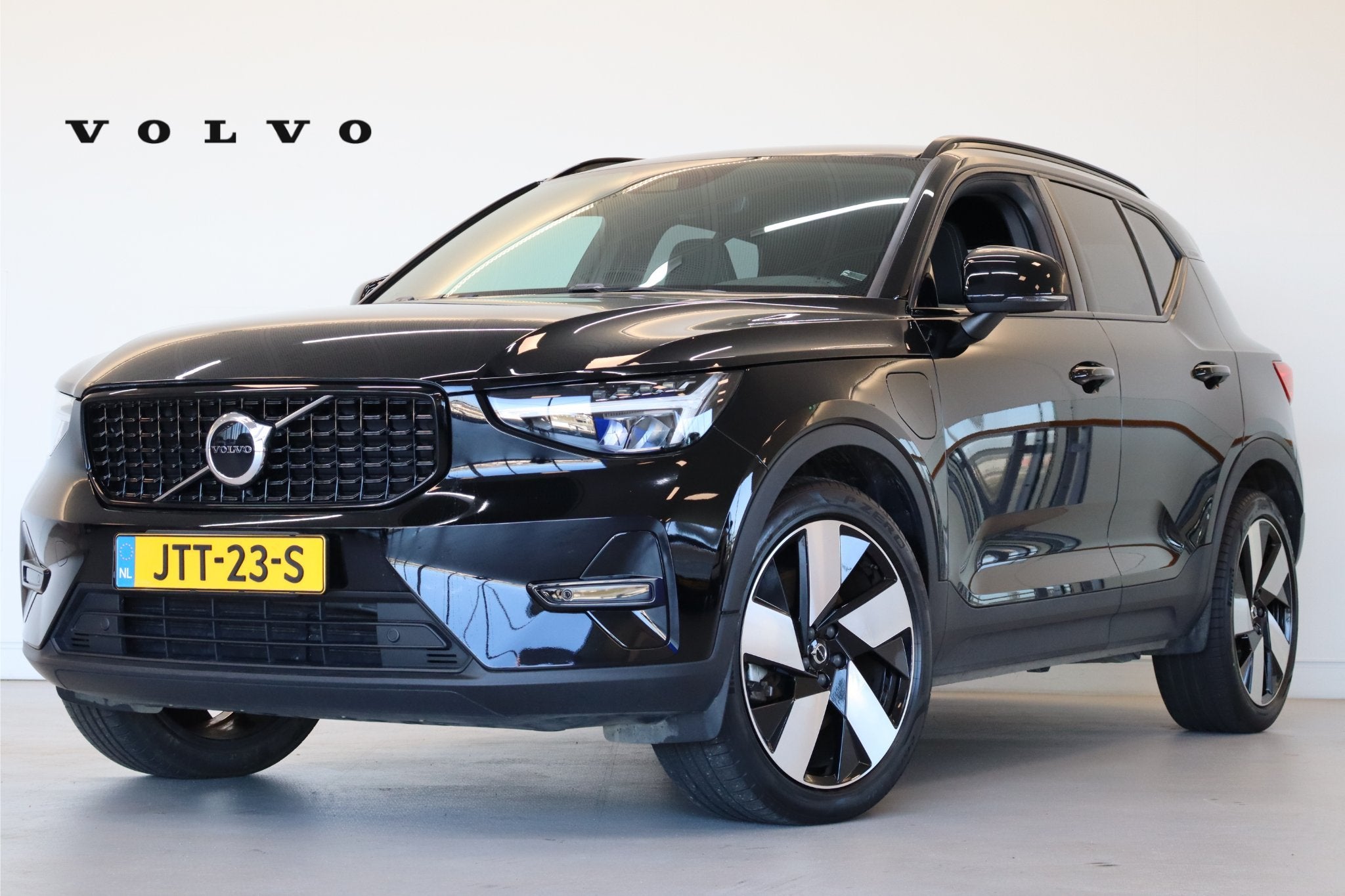 Volvo XC40 T4 211PK Plus Dark, Euro 6, 24 maanden, Zwart, Plug-in hybride
