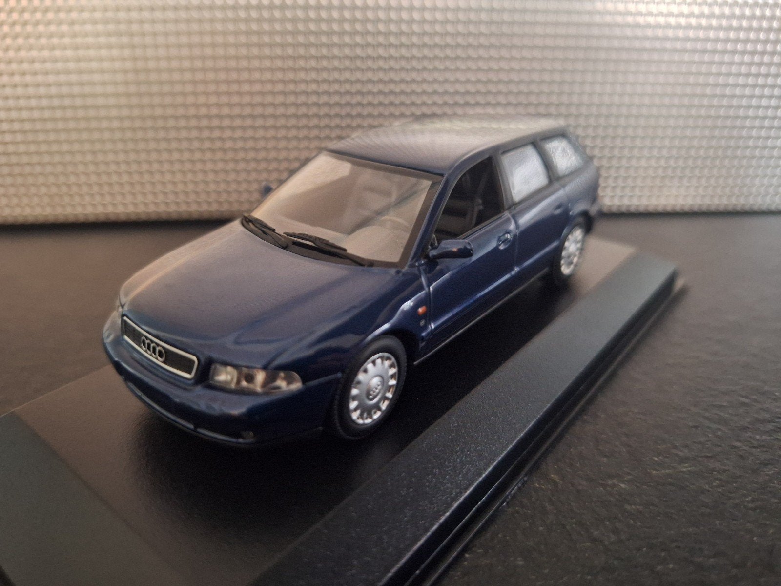Audi A4 Avant 1995 Schaal 1:43, Overige merken, Nieuw, Ophalen of Verzenden, Maxichamps