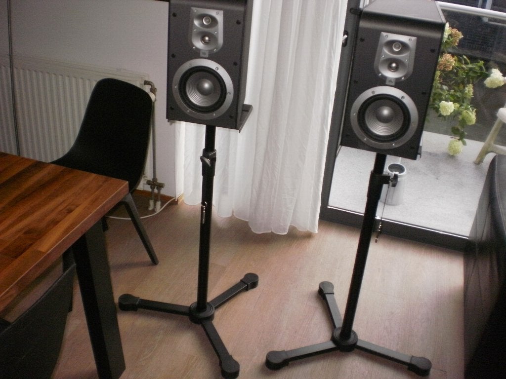 jbl speakers op stands, Ophalen, JBL, Zo goed als nieuw, 60 tot 120 watt