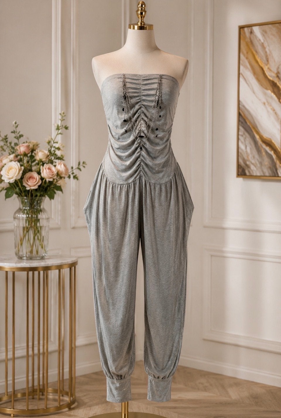 Grijze jumpsuit met kettingdetails - Maat M/L, Kleding | Dames, Jumpsuits, Ophalen of Verzenden, Zo goed als nieuw, Maat 38/40 (M)