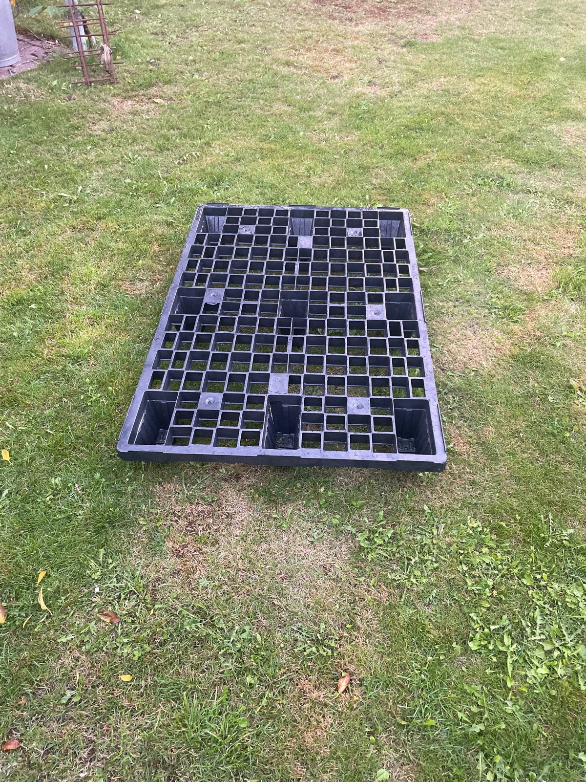 Zwarte kunststof pallet voor diverse toepassingen, Ophalen, Gebruikt, Minder dan 200 cm, Pallet