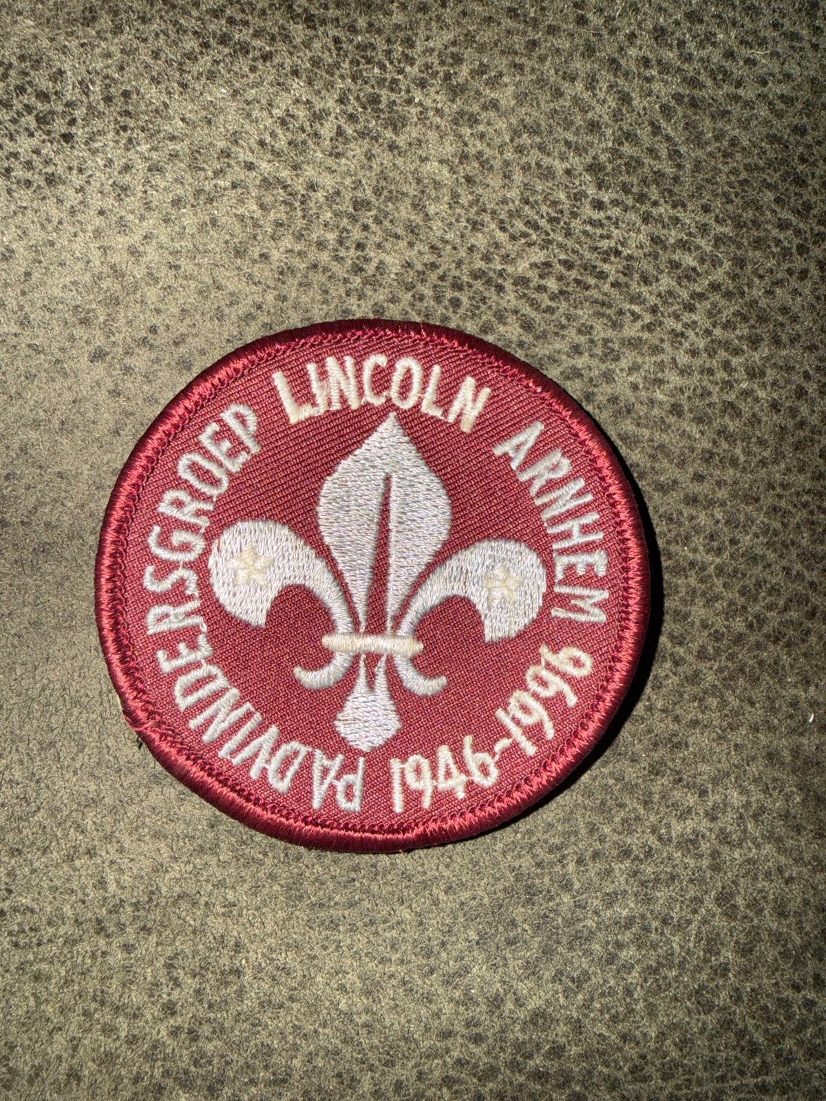 Padvindersgroep Lincoln Arnhem 1946-1996 Embleem, Ophalen of Verzenden, Gebruikt, Embleem, Speld of Insigne