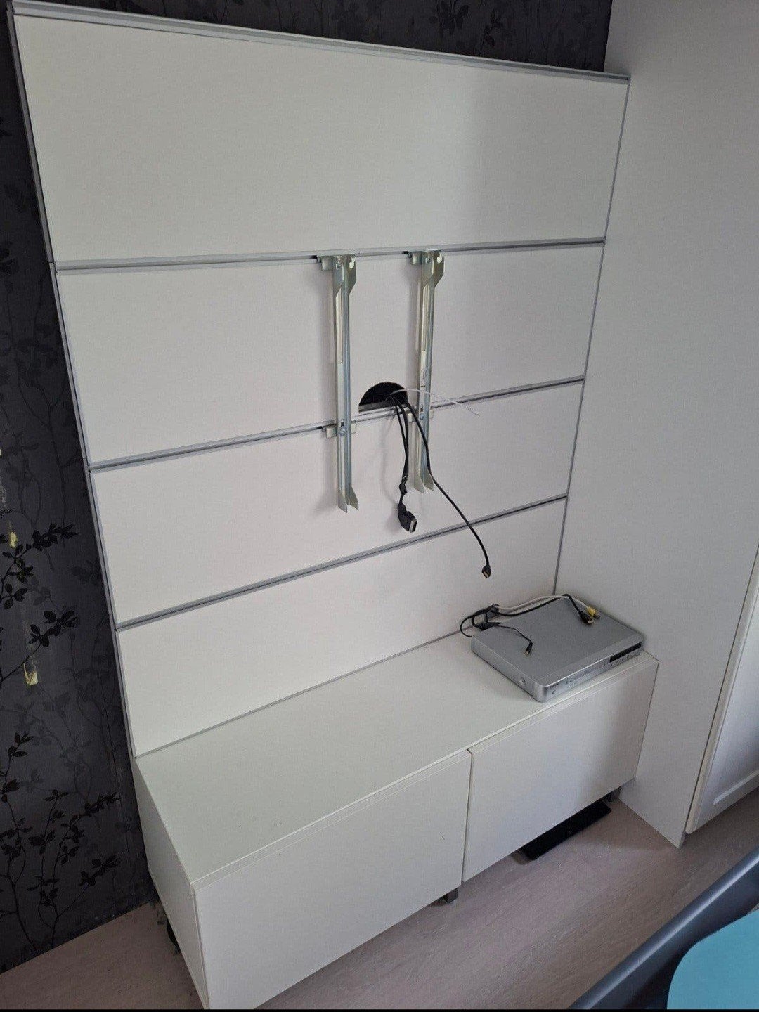 Wit IKEA TV-meubel met wandpaneel en opbergruimte, Ophalen, Gebruikt, 100 tot 150 cm, Modern