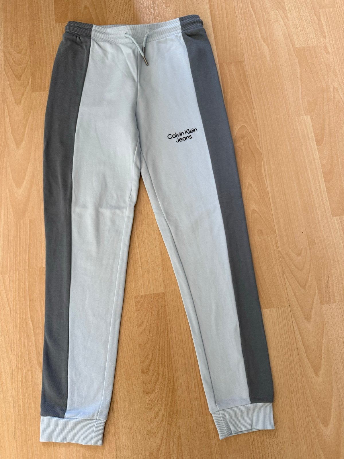 Calvin Klein joggingbroek Maat 14 (maat 164), Ophalen of Verzenden, Zo goed als nieuw, Jongen, Broek