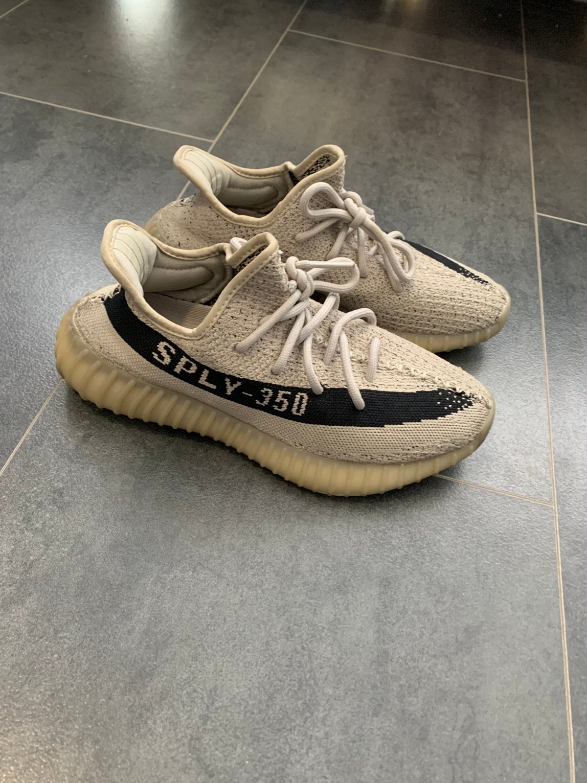 Yeezy 350 origineel, Ophalen of Verzenden, Zo goed als nieuw, Zwart