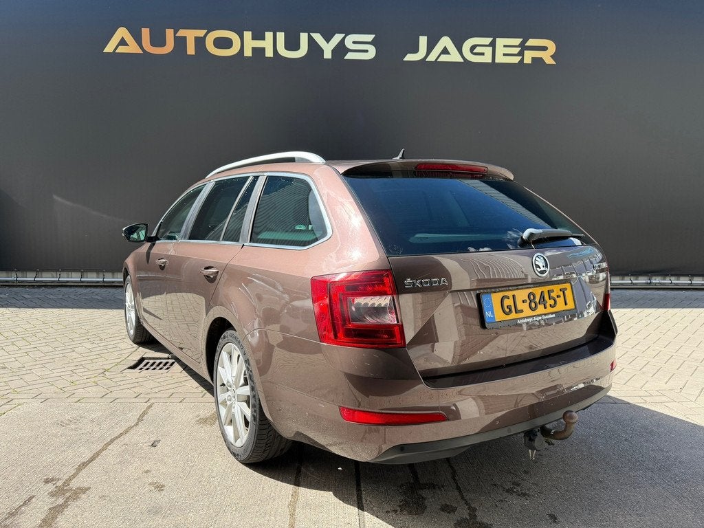 Skoda Octavia Combi 1.2 TSI Greentech Ambition Businessline, Auto's, Skoda, Gebruikt, 4 cilinders, Bruin, 1177 kg