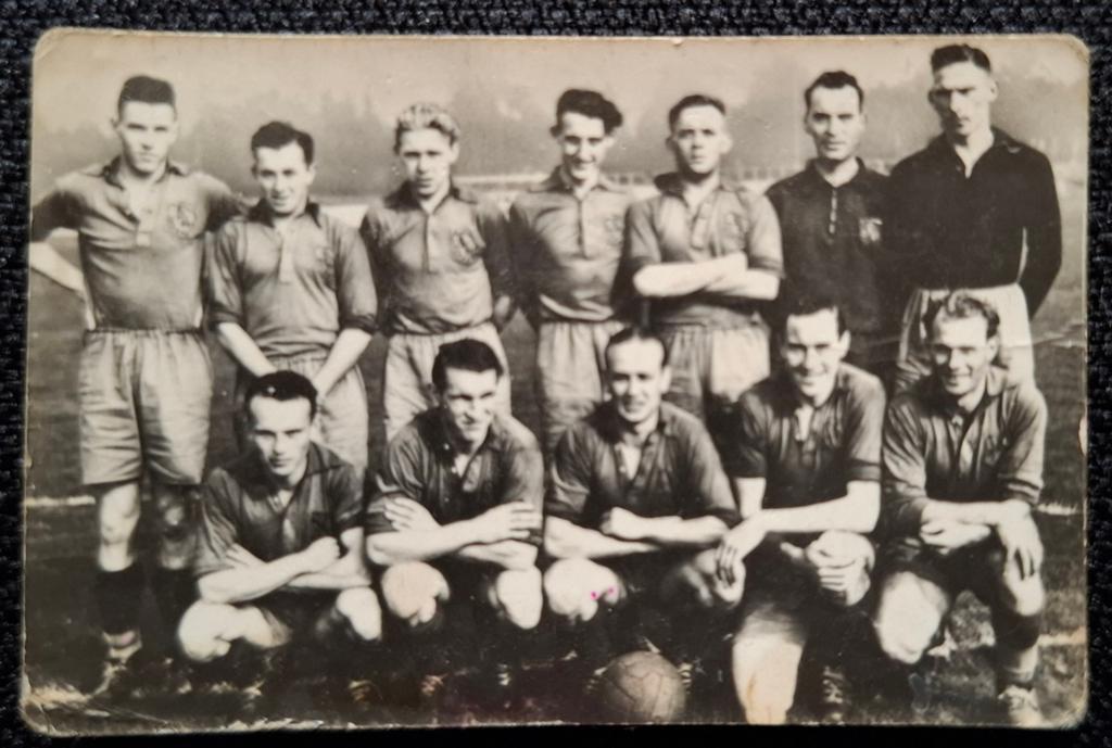 Voetbalplaatje Brabantia Eindhoven Elftal 1951-1952. nr 34, Ophalen of Verzenden, Gebruikt, Overige binnenlandse clubs, Poster, Plaatje of Sticker