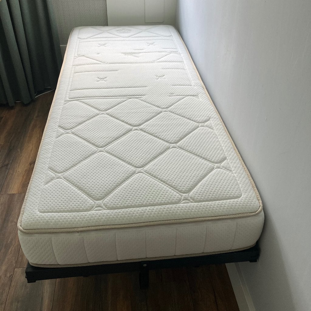 Auping bed en Auping Maestro matras (80 x 200 cm), Huis en Inrichting, Ophalen, Eenpersoons, Zo goed als nieuw, 80 cm
