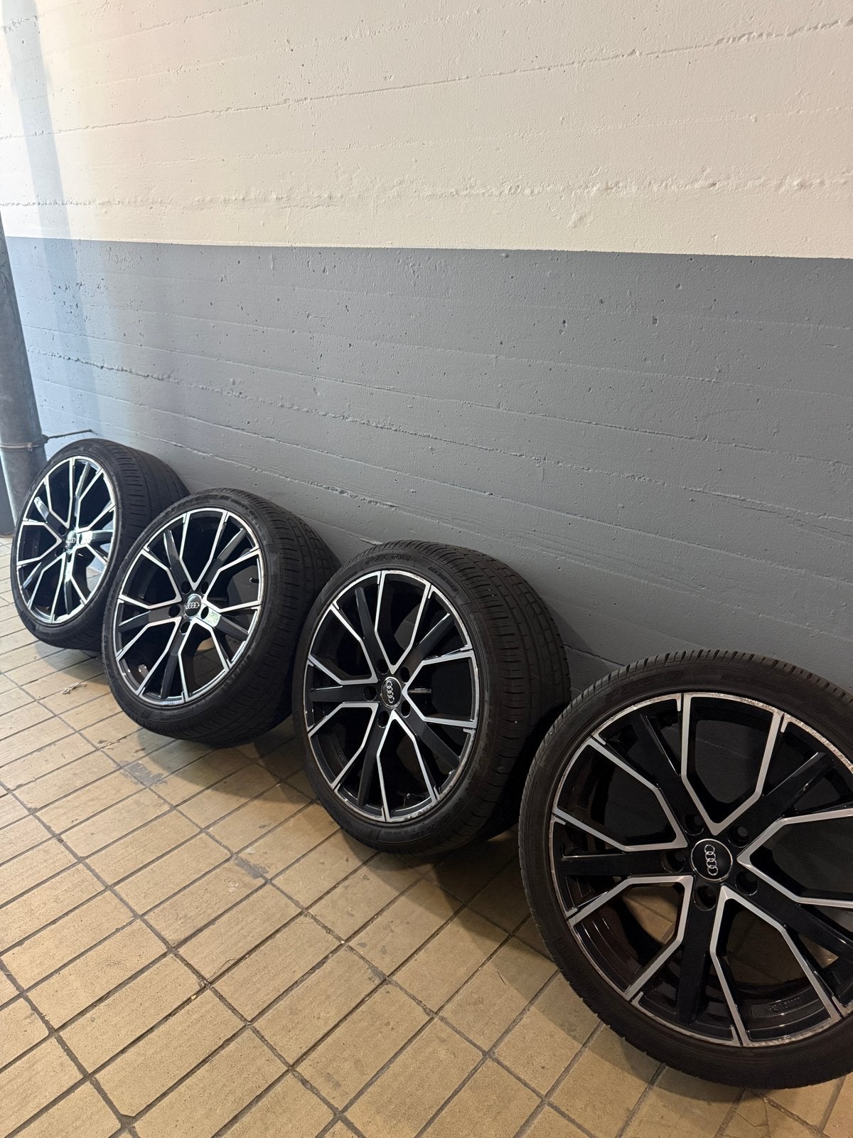 Audi A3 8Y 18 inch sportvelgen met zomerbanden, Auto-onderdelen, 18 inch, Gebruikt, Banden en Velgen, Ophalen of Verzenden
