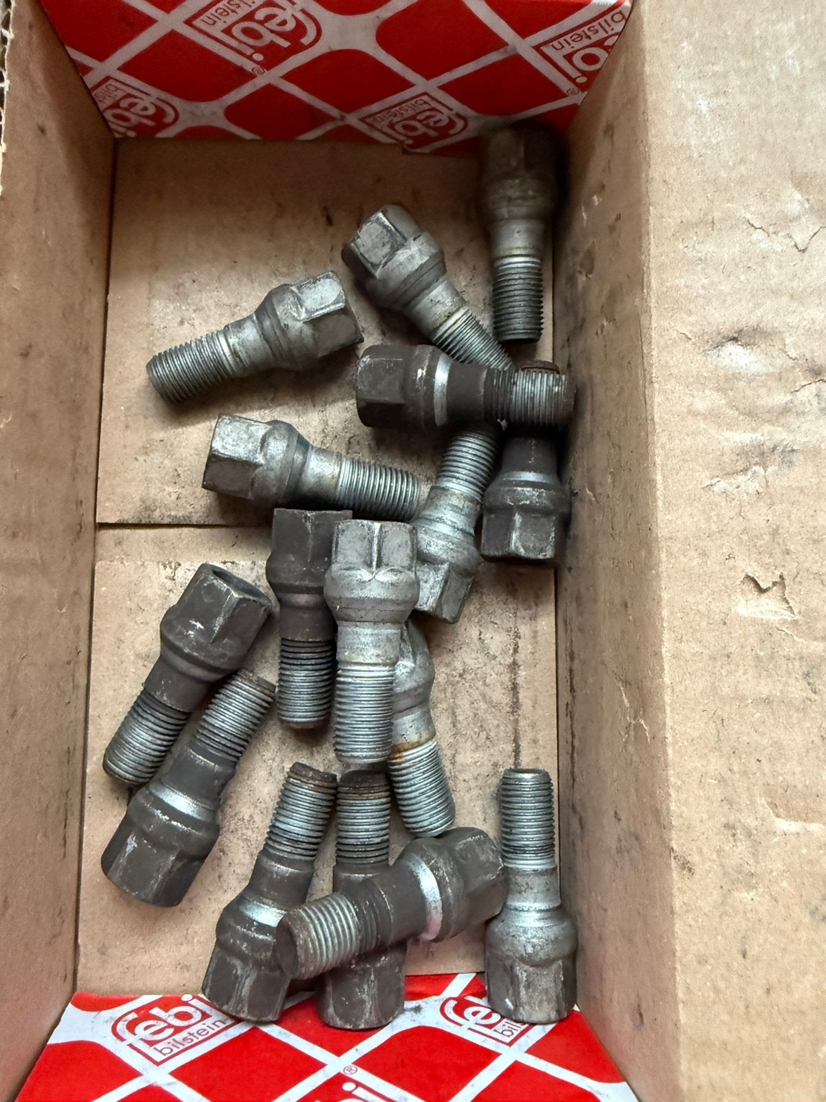 Set van 16 Wielbouten - Gebruikt, Ophalen, Gebruikt, Universele onderdelen