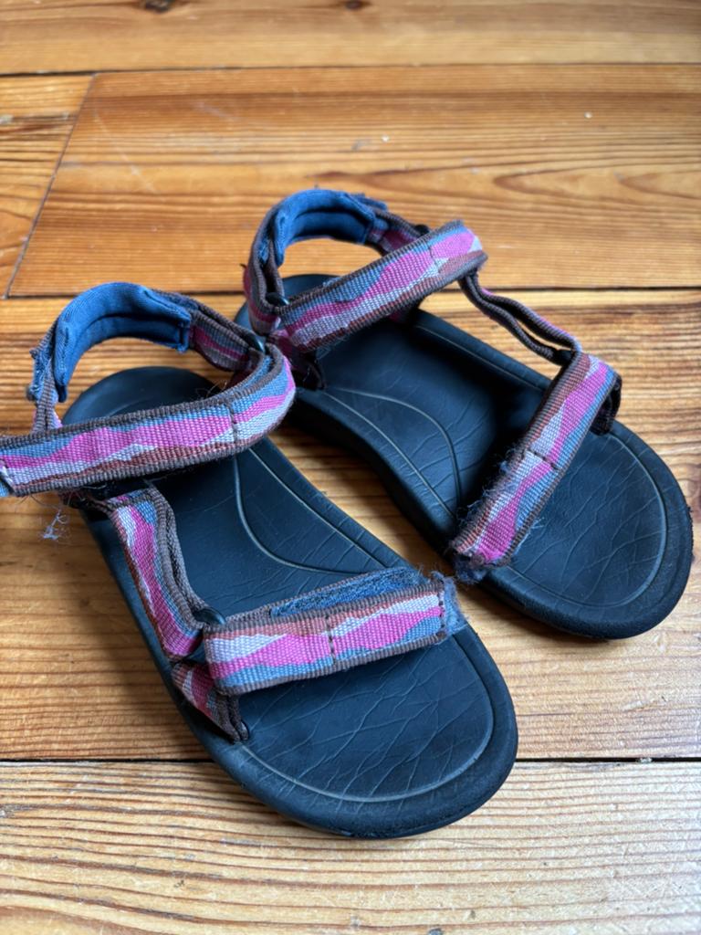 Teva hurricane sandalen mt 26, Kinderen en Baby's, Ophalen of Verzenden, Gebruikt, Meisje, Overige typen
