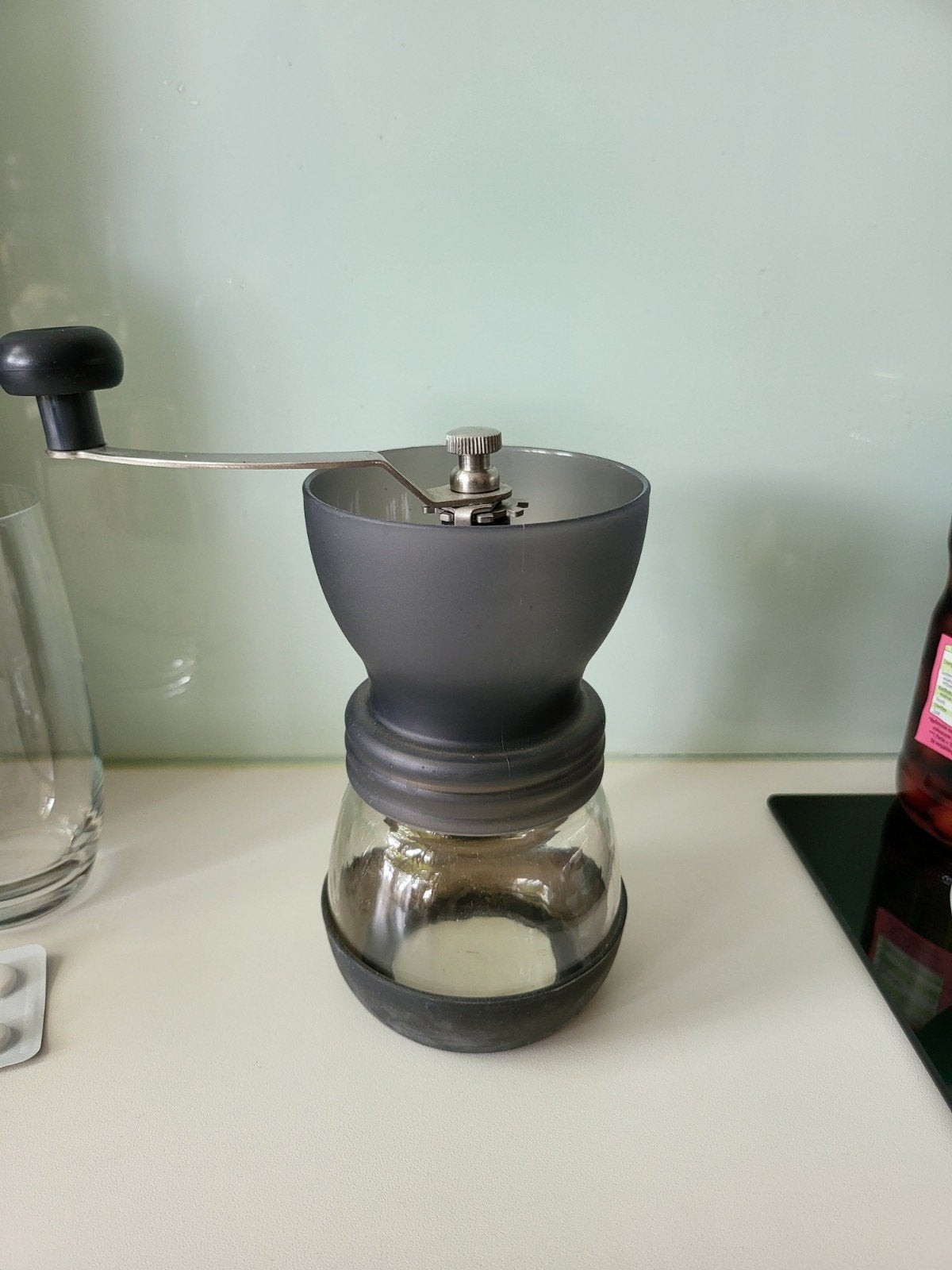 Hario Skerton Plus handkoffiemolen, Ophalen of Verzenden, Zo goed als nieuw, Overige merken, Glas