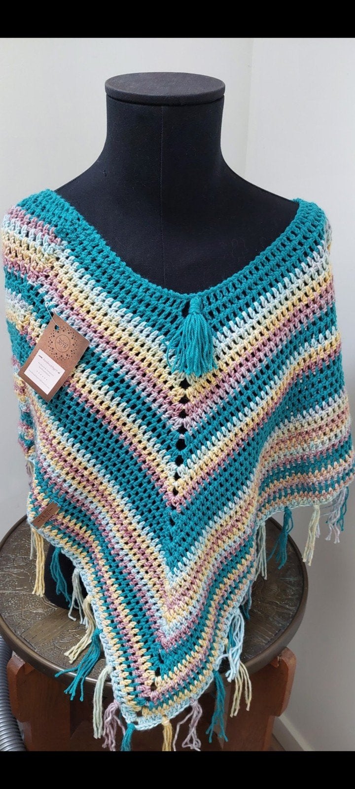 Nieuwe gehaakte poncho 1 maat turquoise roze, Handgemaakt, Ophalen of Verzenden, Nieuw