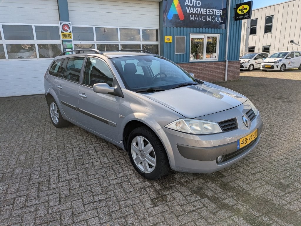 Renault Mégane Grand Tour 2.0-16V Priv.Luxe, Auto's, Automaat, 135 pk, 4 cilinders, Beige