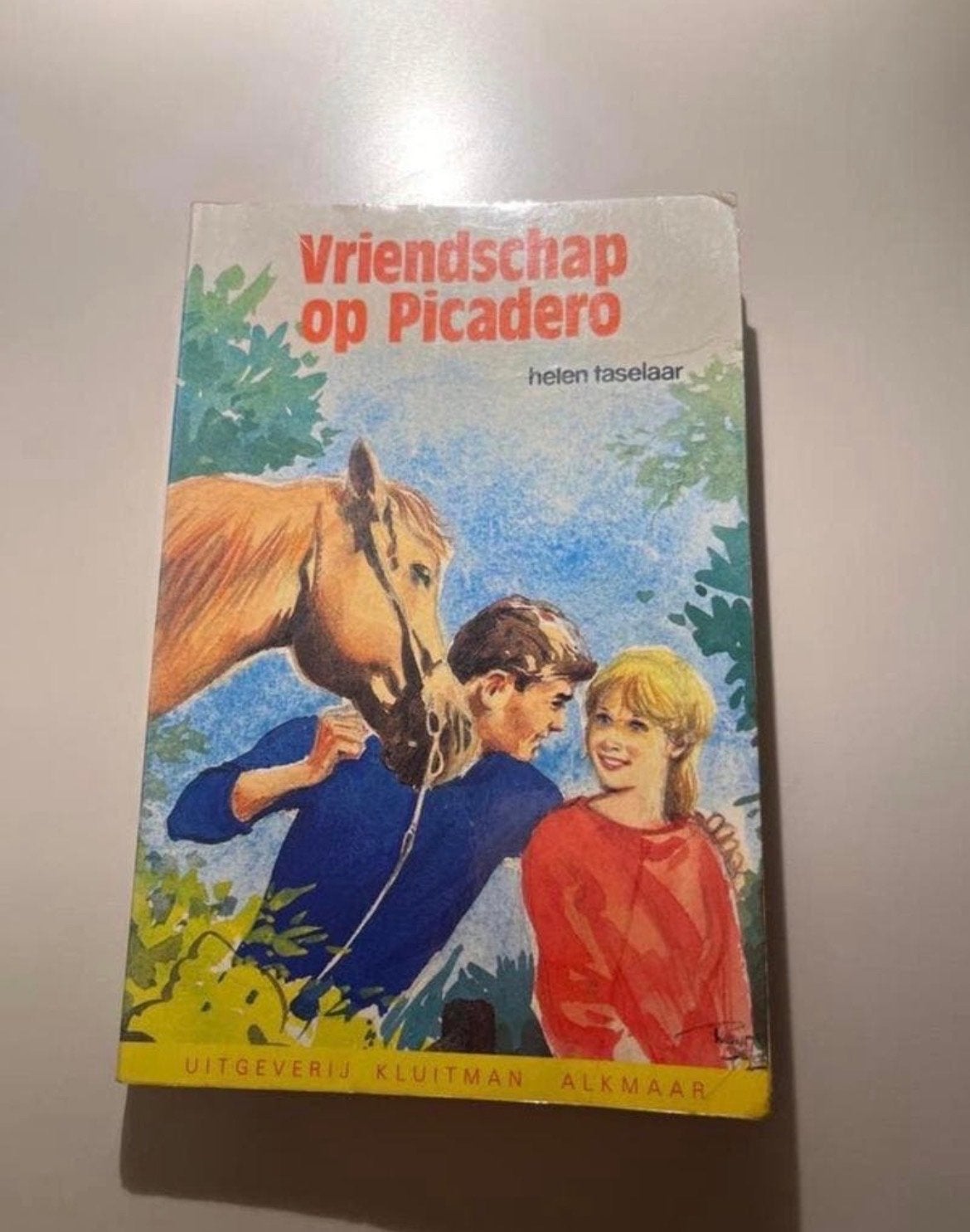 Vriendschap op Picadero - Helen Taselaar, Ophalen of Verzenden, Gelezen, Fictie