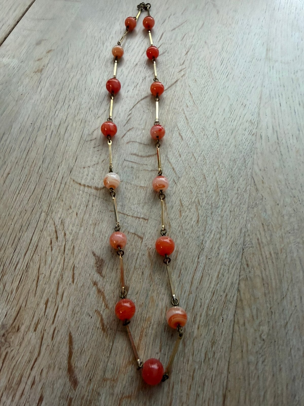 Vintage ketting met carneool kralen, Verzenden, Zo goed als nieuw, Steen of Mineraal