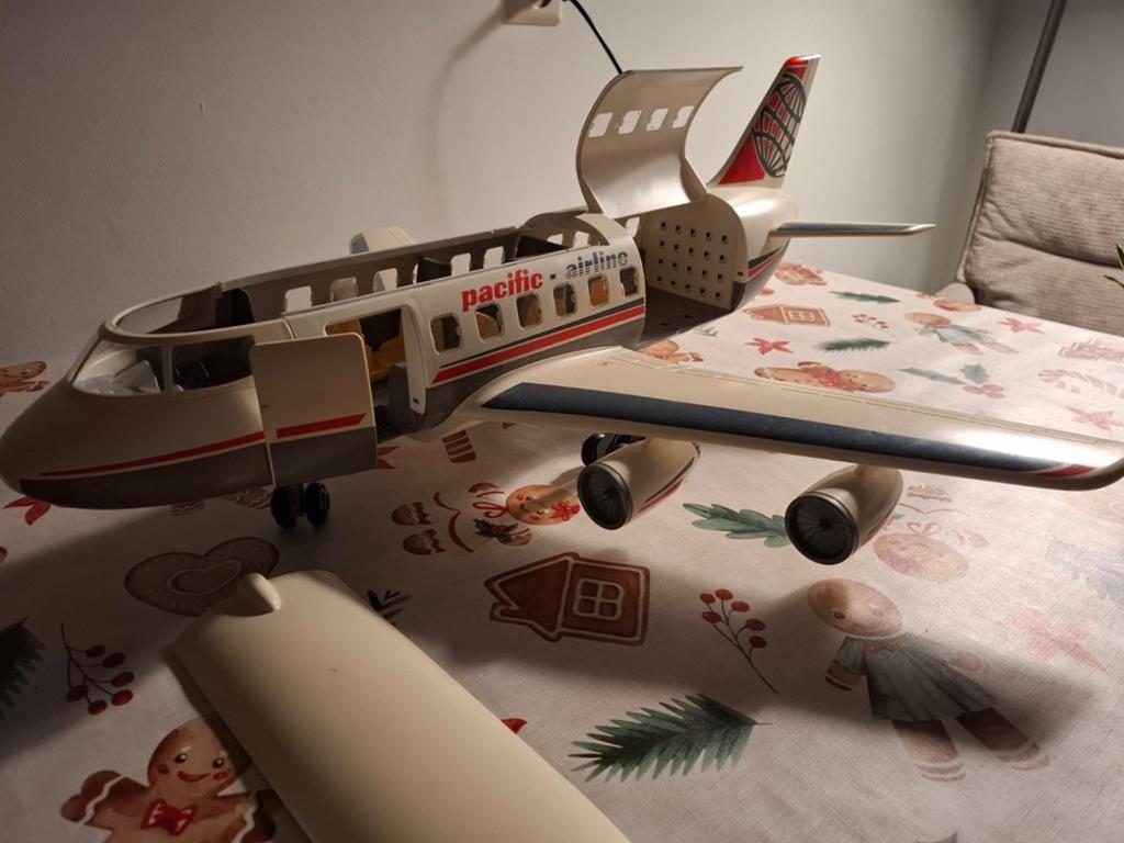 Foto 19 van Playmobil luchthaven met groot vliegtuig, helikopters,  ect.