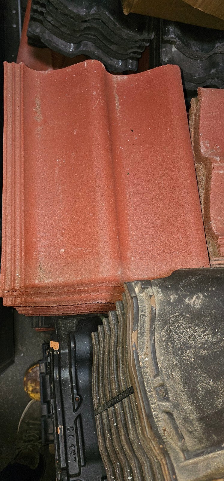 Gratis af te halen: Sneldekkers Betonnen dakpannen, Doe-het-zelf en Verbouw, Dakpannen en Dakbedekking, Ophalen of Verzenden, Zo goed als nieuw