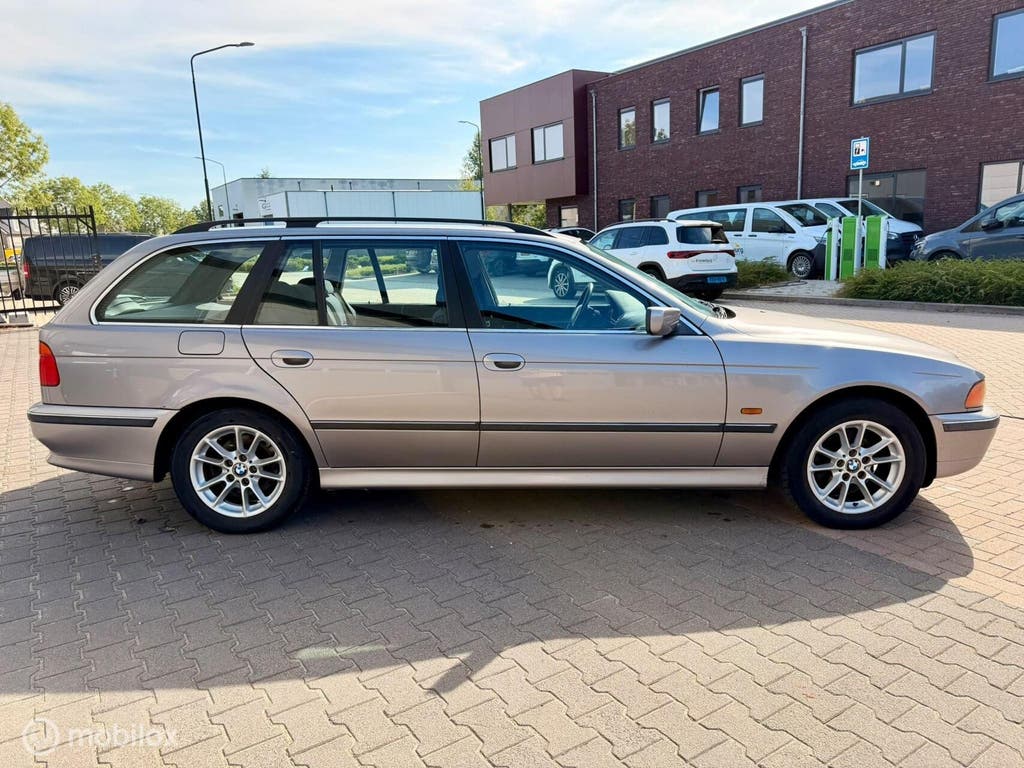 BMW e39 520i Touring, nieuwe apk, hand geschakeld youngtimer, foto 5