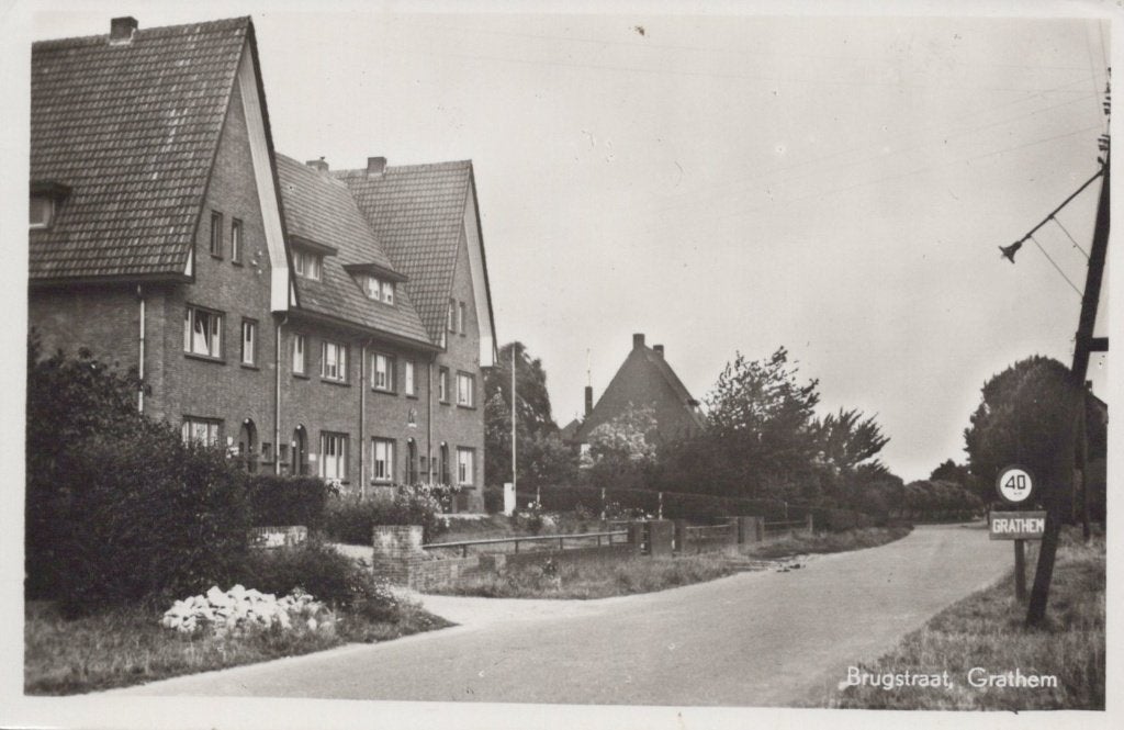 GRATHEM - jaren 50 - Brugstraat, Verzamelen, Ansichtkaarten | Nederland, Verzenden, 1940 tot 1960, Gelopen, Limburg