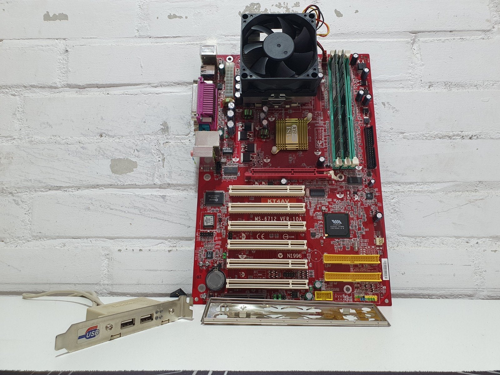 MSI KT4AV + AMD Athlon XP 2400+ + 768MB RAM Retro Combo, Refurbished, Ophalen of Verzenden, DDR, .