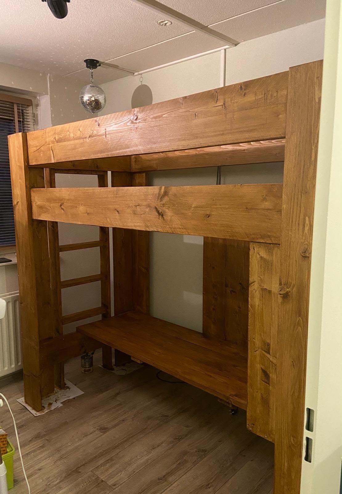 Stevig houten hoogslaper met bureau en opbergruimte, Huis en Inrichting, Slaapkamer | Stapelbedden en Hoogslapers, Ophalen, Gebruikt