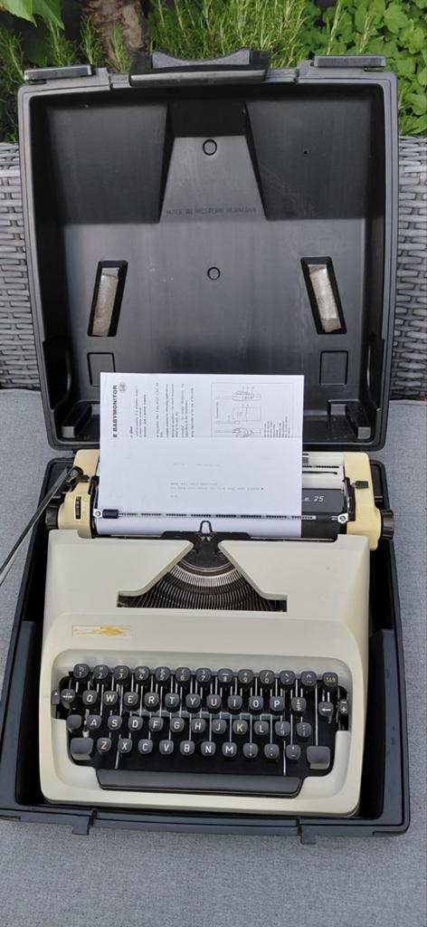Vintage typemachine van het merk adler, Diversen, Typemachines, Ophalen
