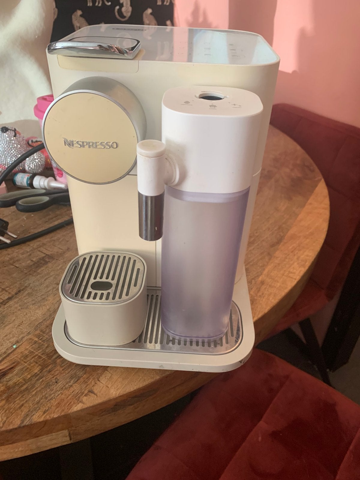 Nespresso koffie apparaat, Witgoed en Apparatuur, Ophalen of Verzenden, Zo goed als nieuw, Koffiemachine