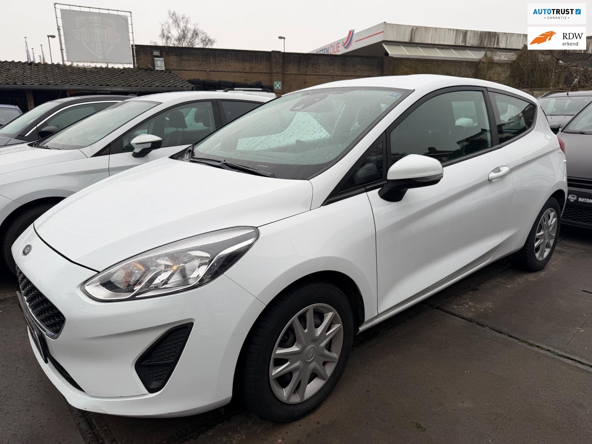 Ford Fiesta Airco trend 3 deurs, Auto's, Voorwielaandrijving, Gebruikt, Zwart, Origineel Nederlands