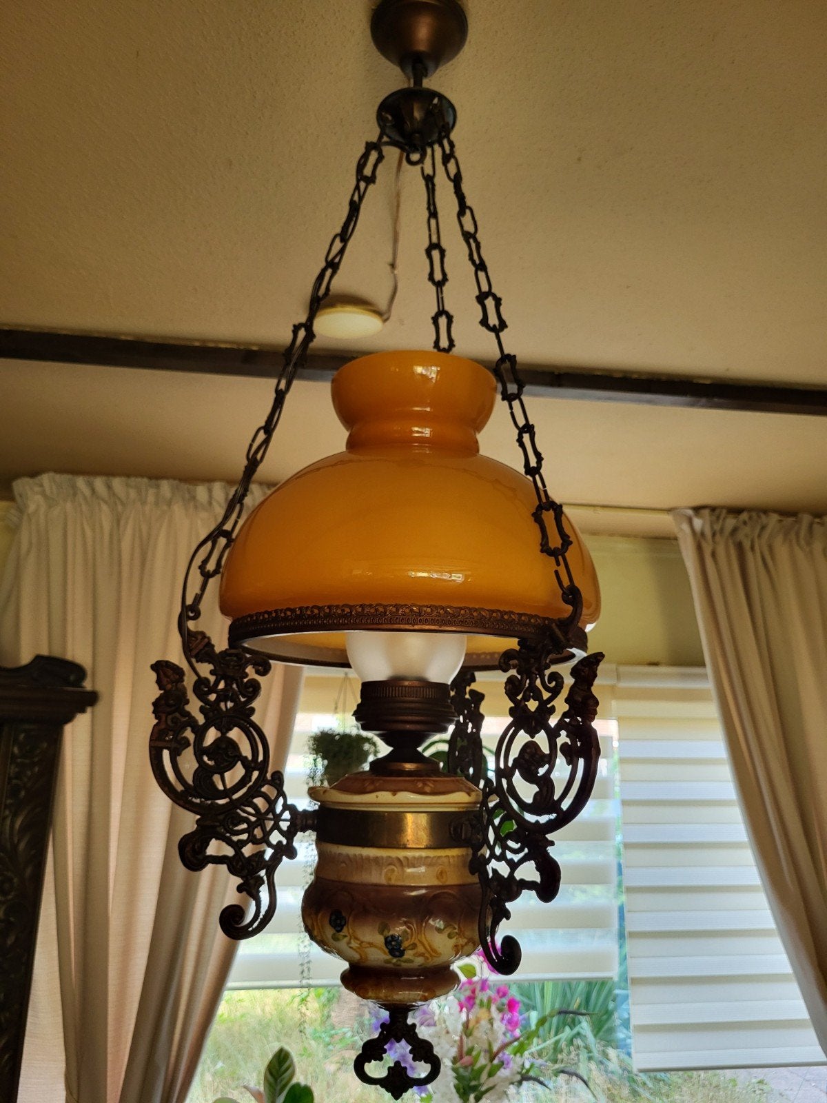 Antieke hanglamp met amberkleurige kap, Ophalen of Verzenden