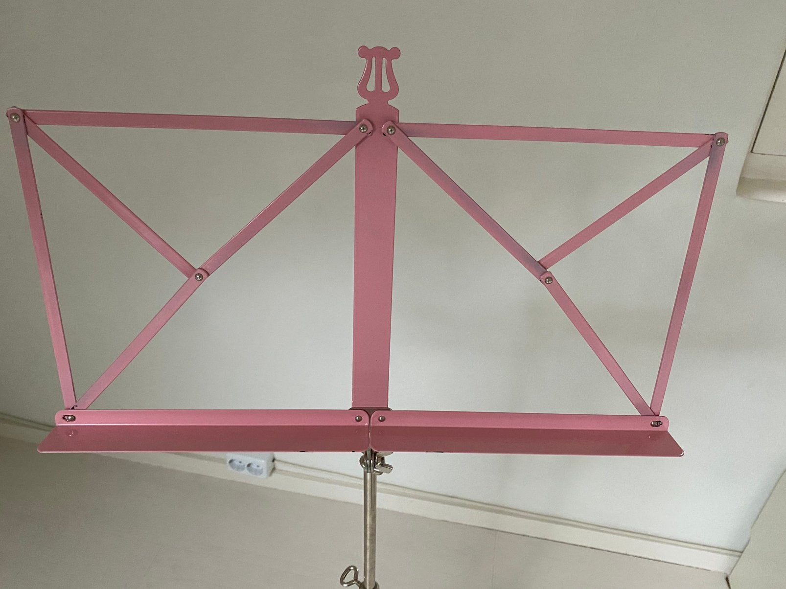 Roze muziekstandaard RKB in goede staat, Ophalen of Verzenden, Zo goed als nieuw