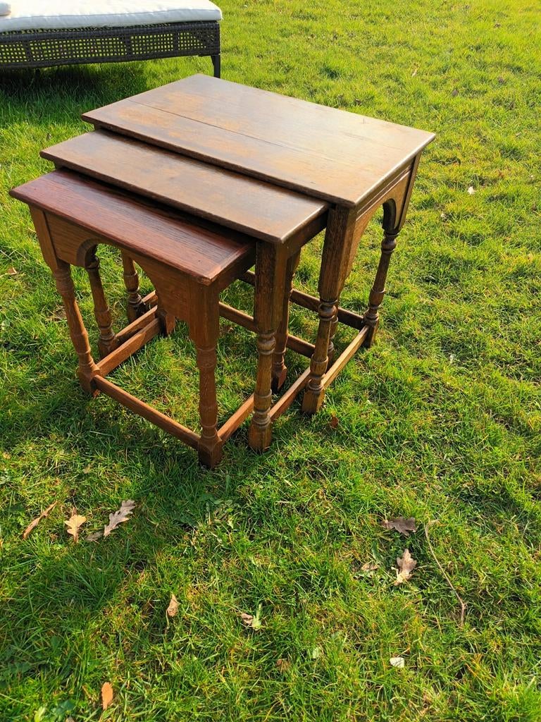 Vintage houten nesttafeltjes, Ophalen