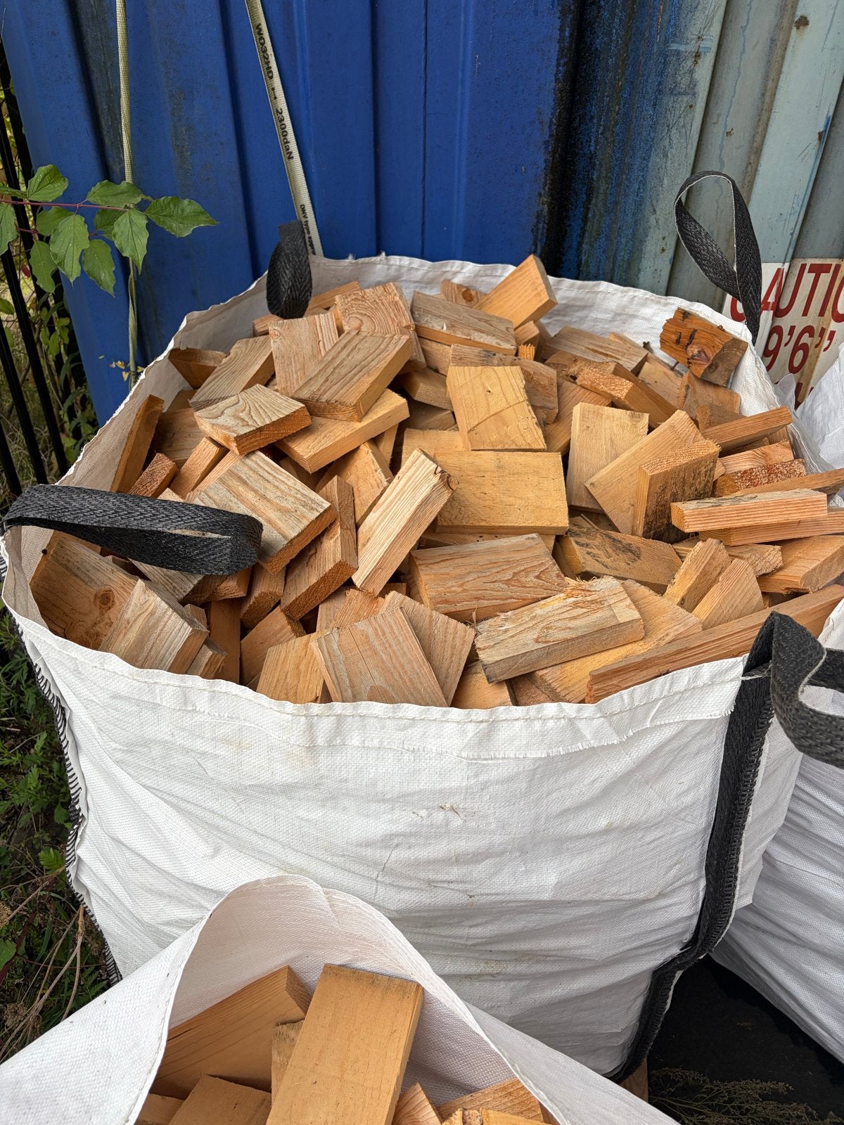 Vuren haardhout/aanmaakhout in bigbag (1m3) - gedroogd, Minder dan 3 m³, Ophalen, Overige houtsoorten, Blokken