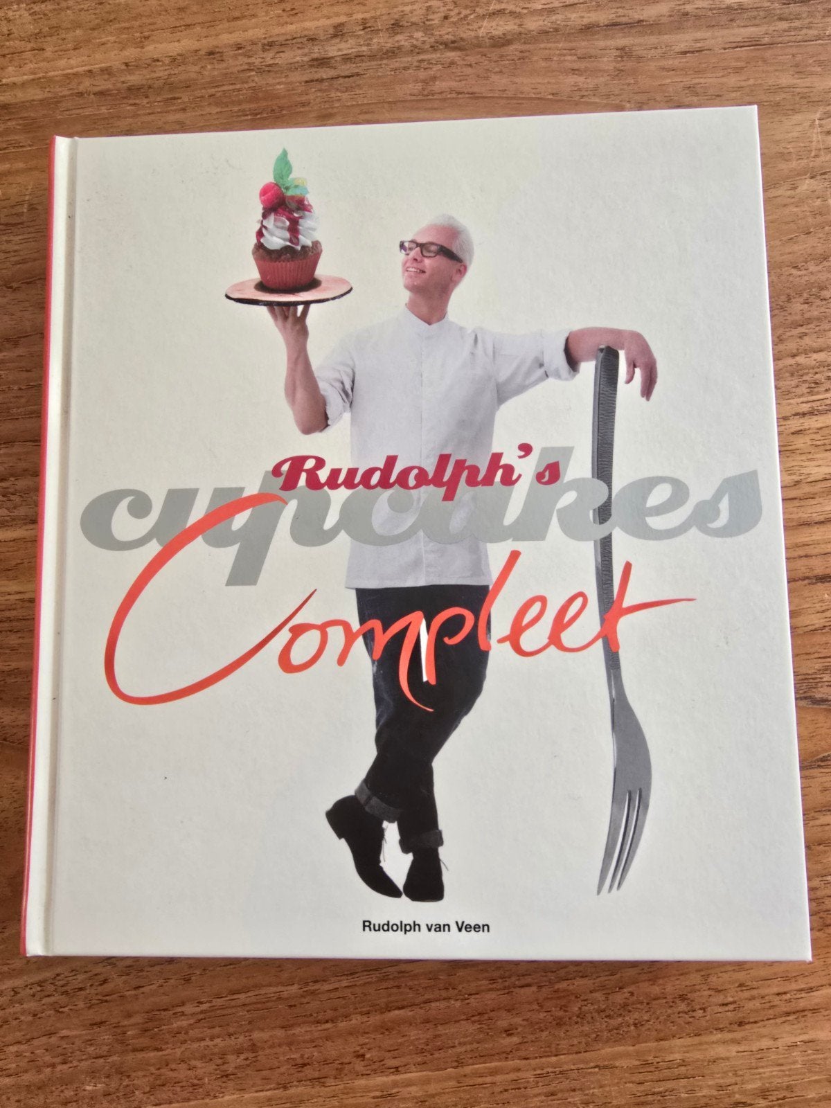 Rudolph's Cupcakes Compleet - Rudolph van Veen, Ophalen of Verzenden, Zo goed als nieuw, Rudolph van Veen, Taart, Gebak en Desserts