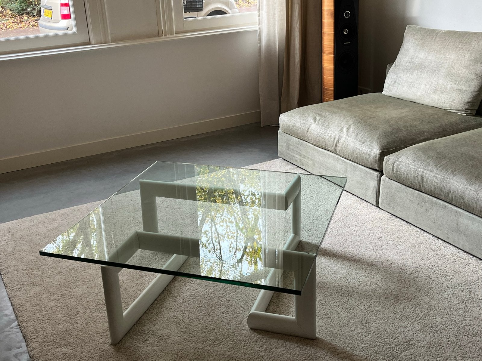 Moderne salontafel met glazen blad en wit onderstel, 50 tot 100 cm, Vierkant, 5 – 50, 50 tot 100 cm