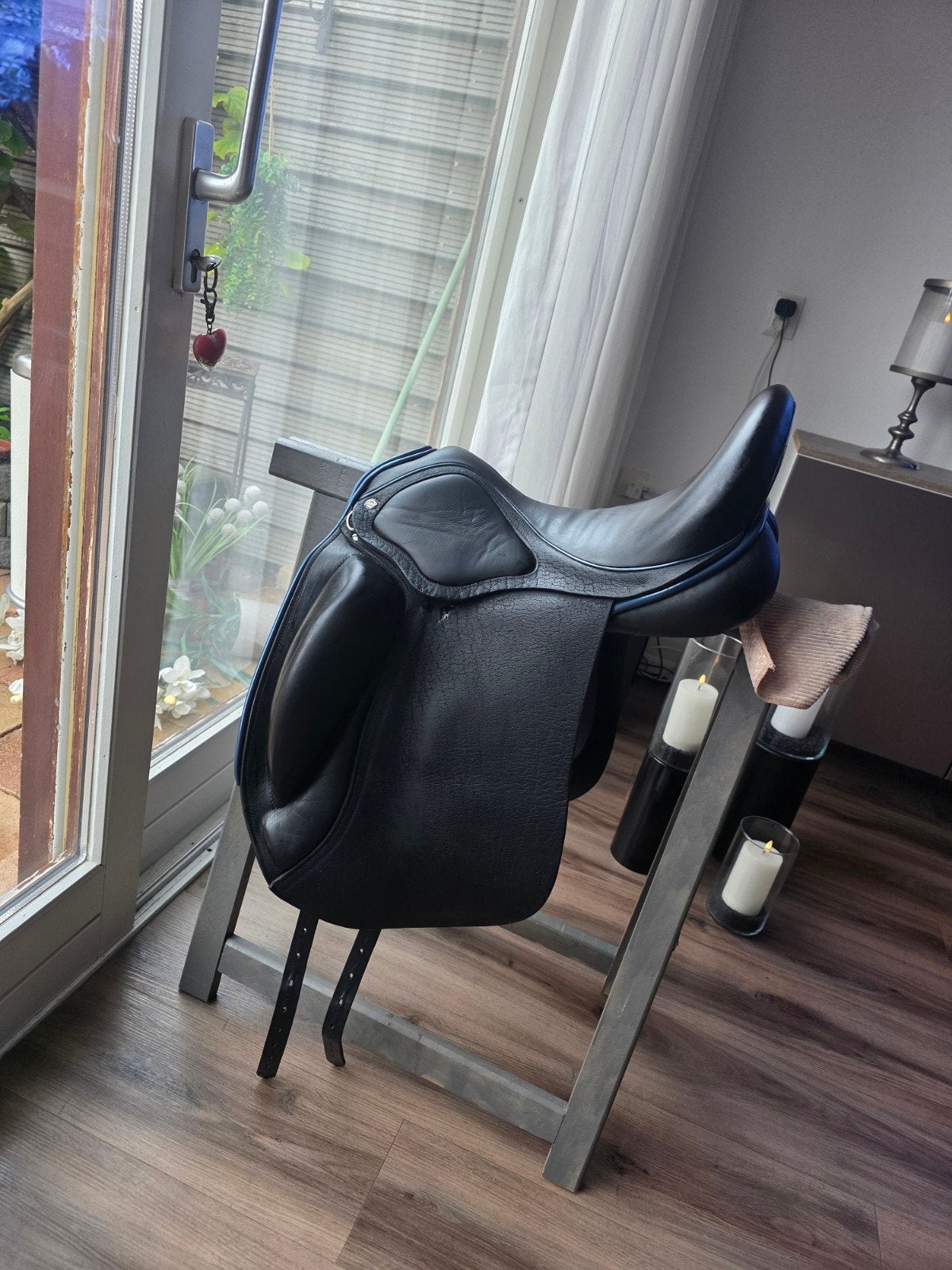 KM custom 18 inch (bij snelle afhandeling prijs bespreekbaar, Ophalen, Dressuur, XL (18 inch of meer), KM Worldriding